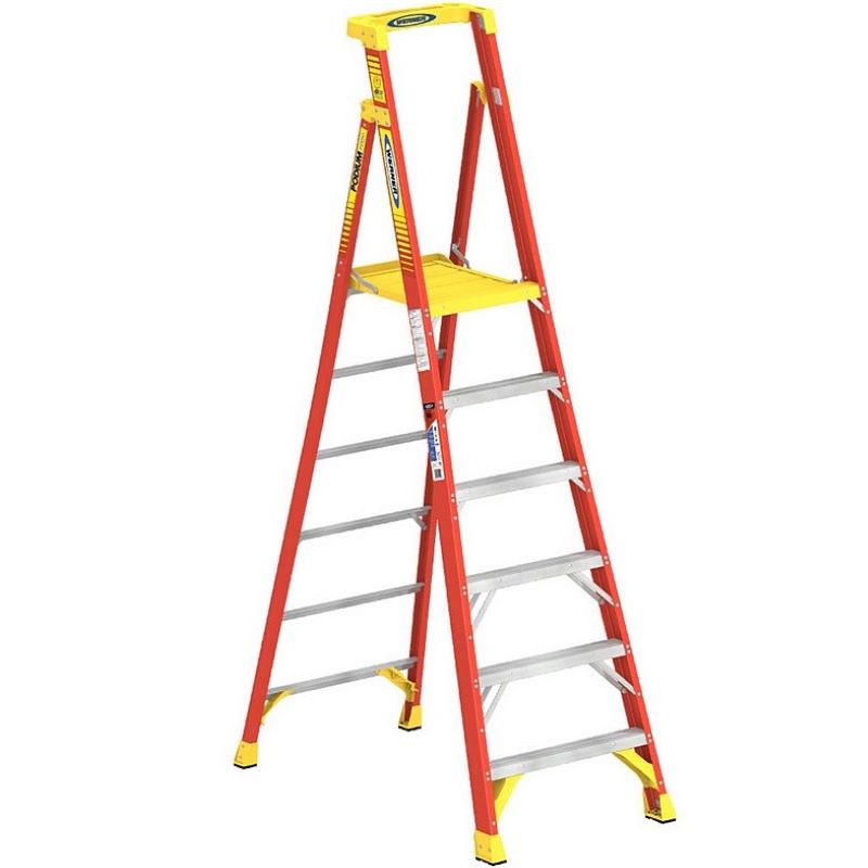 Werner Fiberglass Podium Step Ladder 300 lb 6'